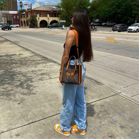 Laser Orange Dunks - Women’s - Picture 3 of 6